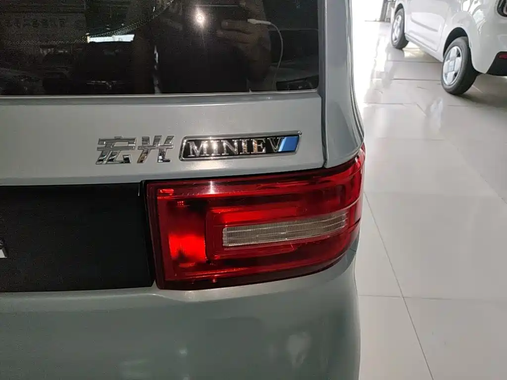 Wuling MINIEV — миниатюра 8