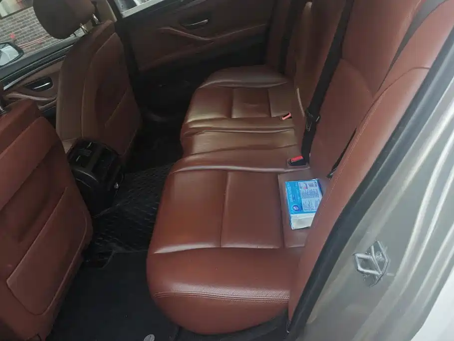 BMW 5 Series — миниатюра 11