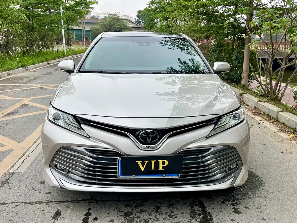 TOYOTA CAMRY