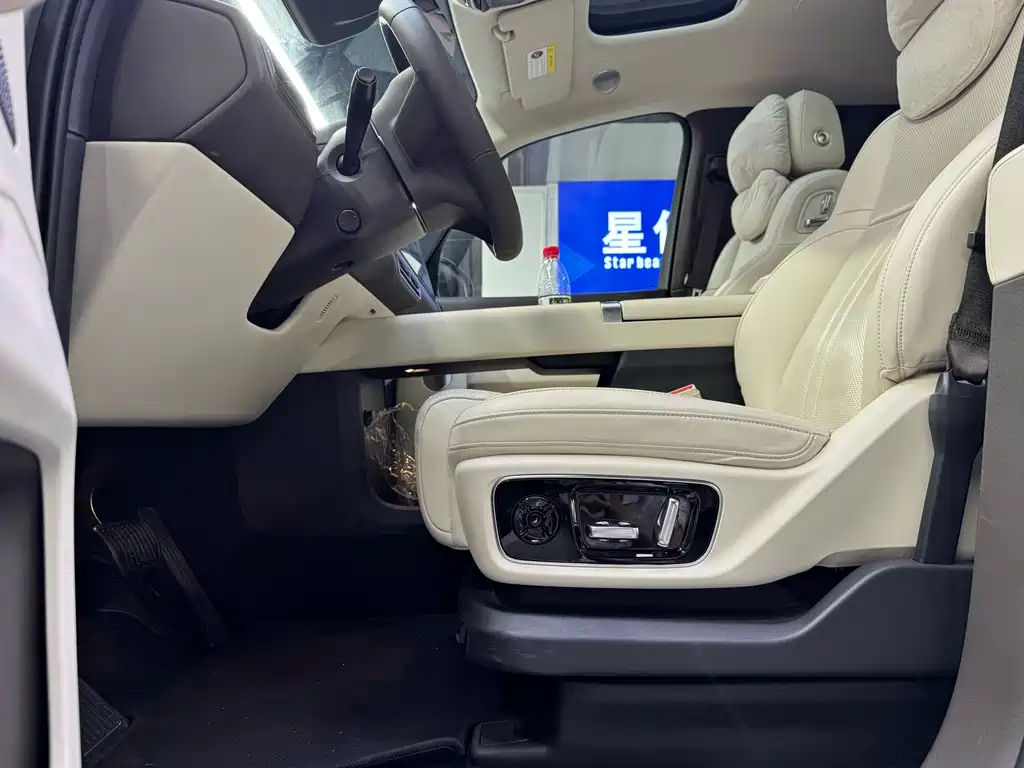 Li Auto MEGA 2024 Ultra