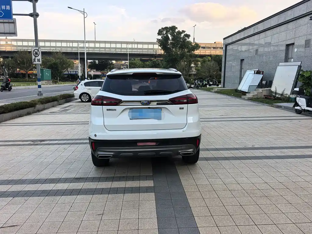 Geely Boyue — миниатюра 5