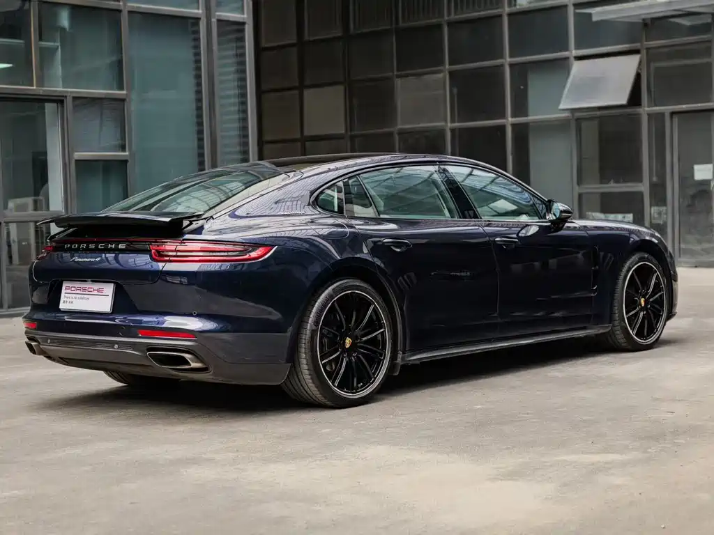 PORSCHE PANAMERA