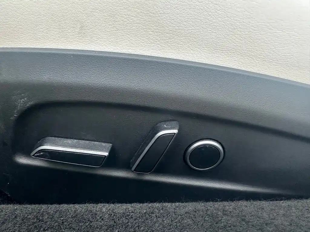Tesla Model 3 — миниатюра 12
