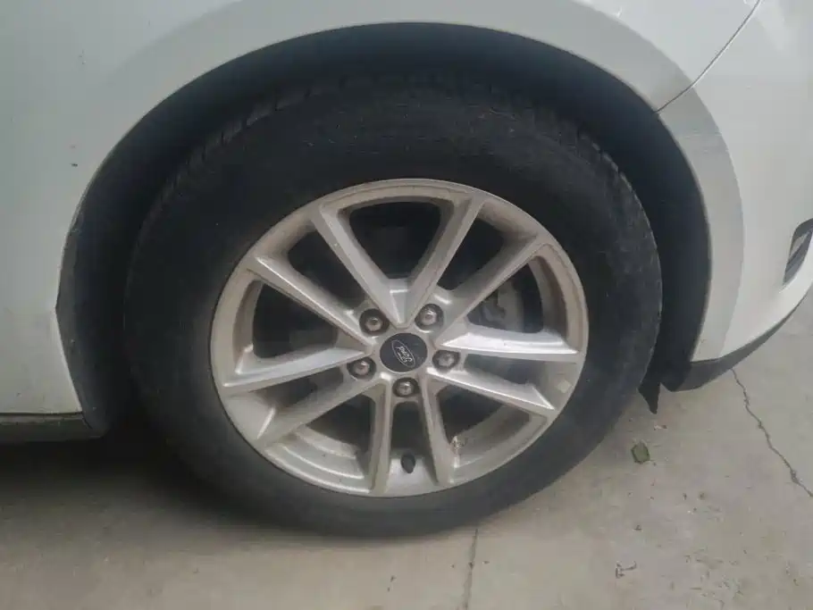 Ford Focus — миниатюра 6