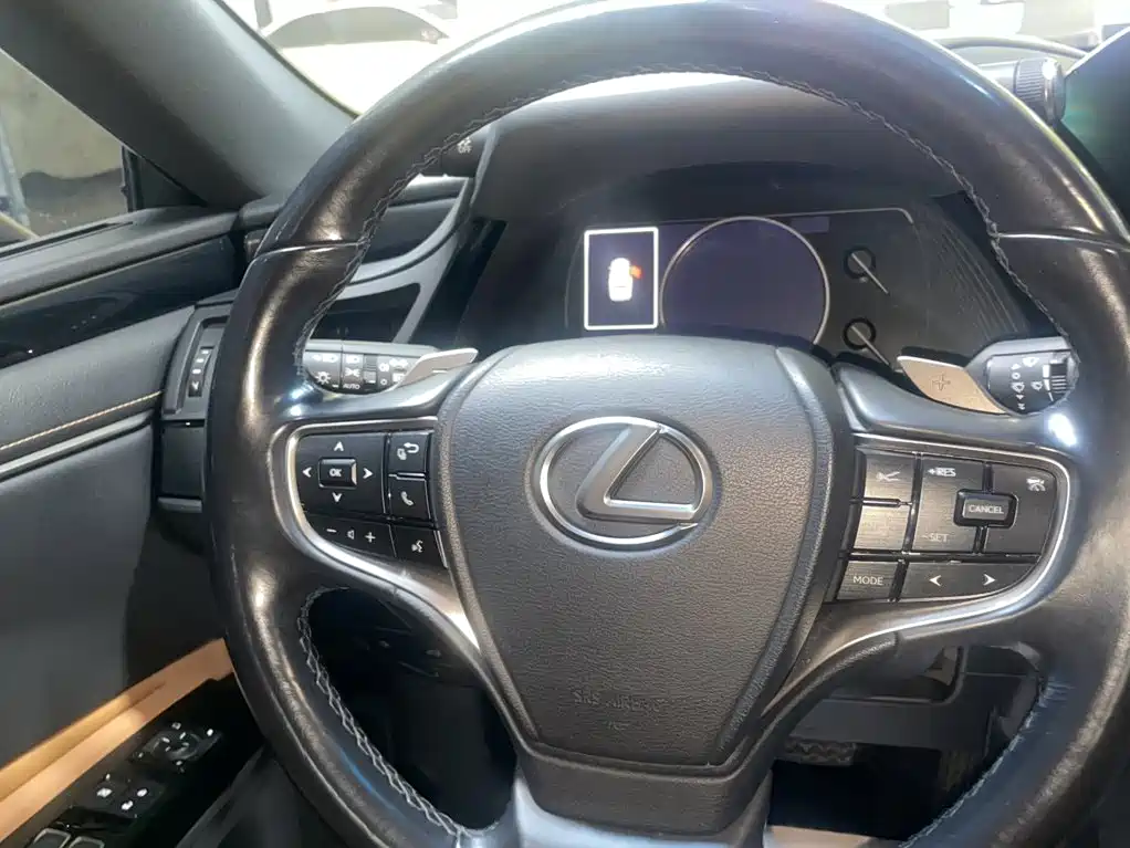 Lexus ES — миниатюра 6