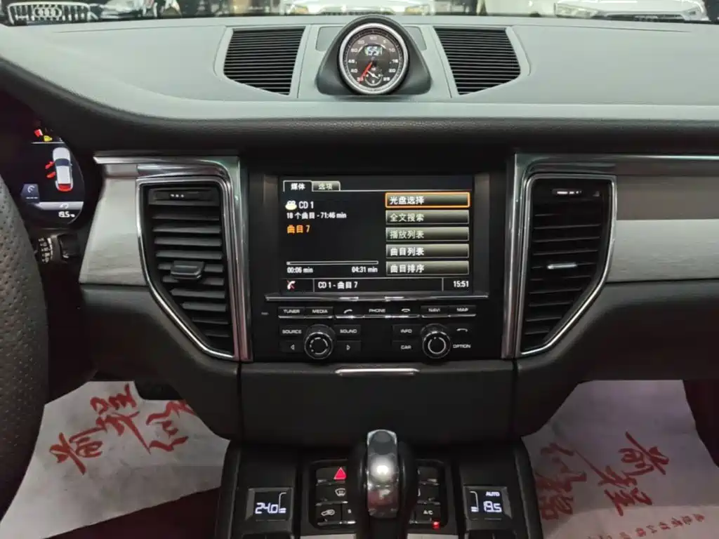 Porsche Macan — миниатюра 13