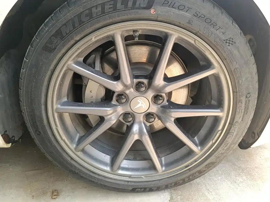 Tesla Model 3 — миниатюра 6