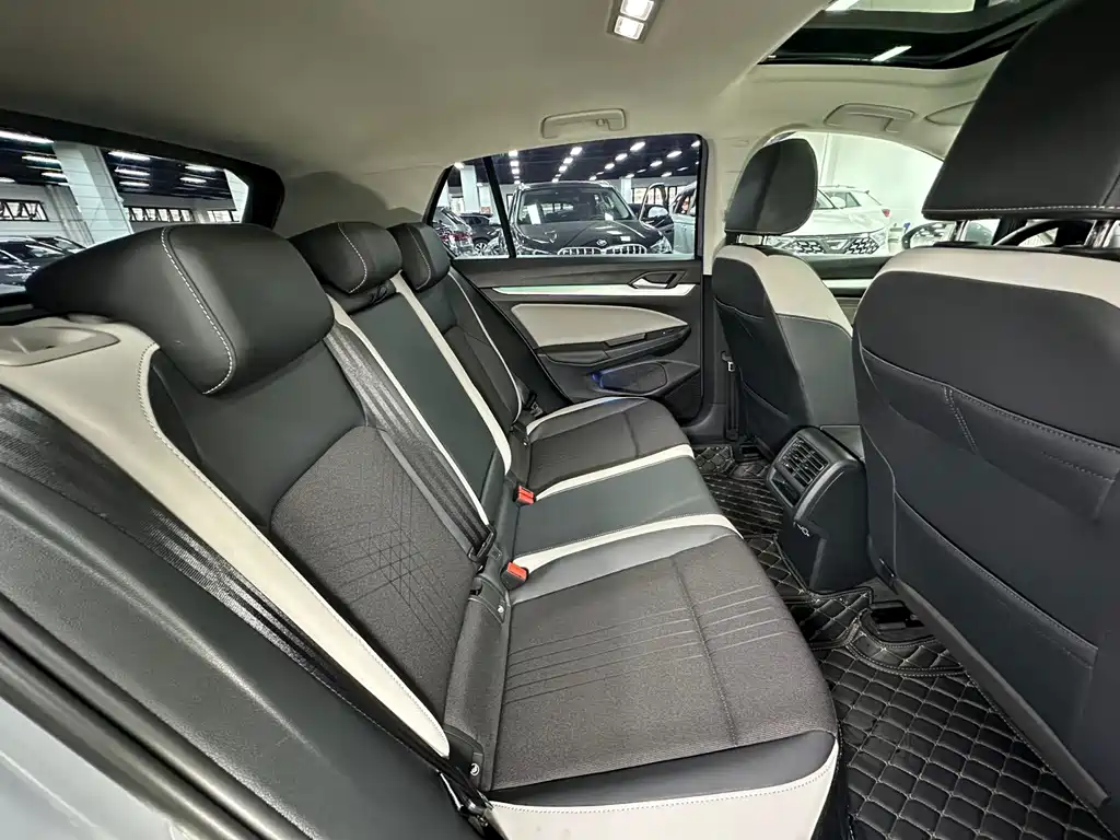 Volkswagen Golf — миниатюра 12