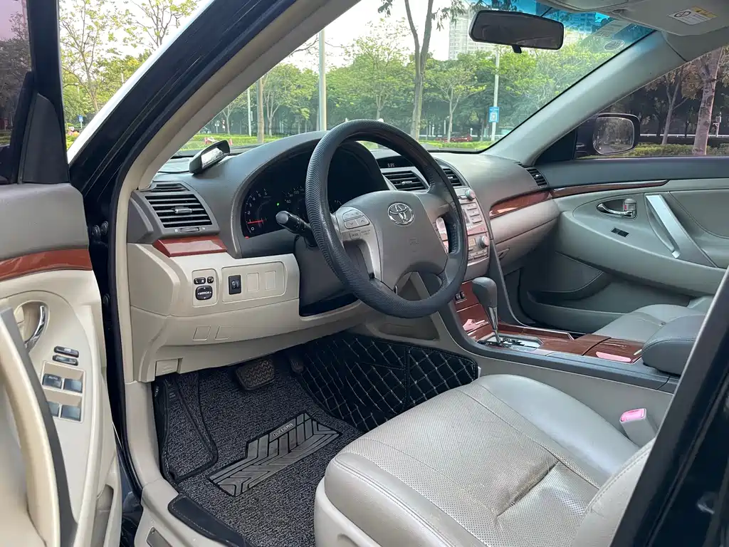 Toyota Camry — миниатюра 14