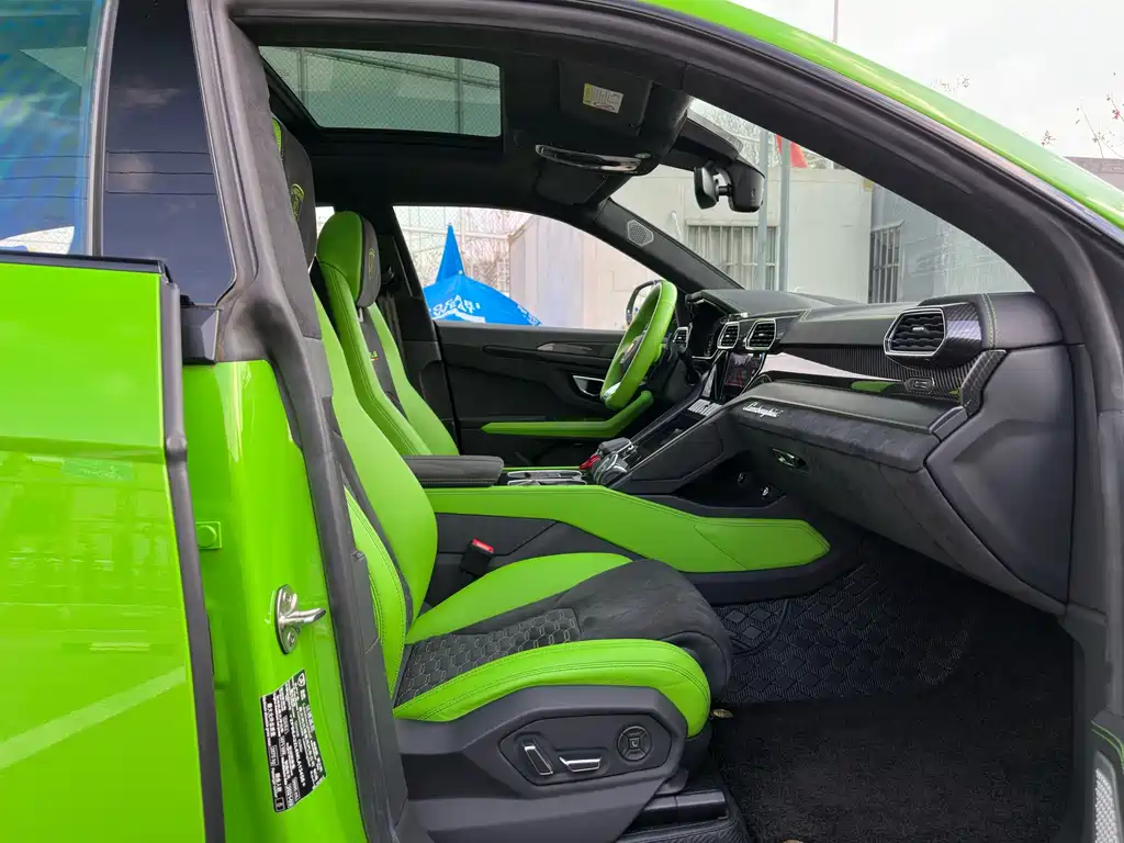 Lamborghini Urus — миниатюра 18