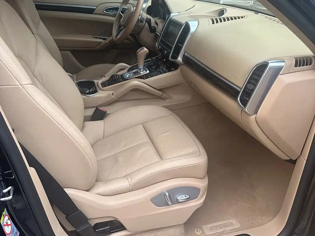 Porsche Cayenne — миниатюра 12