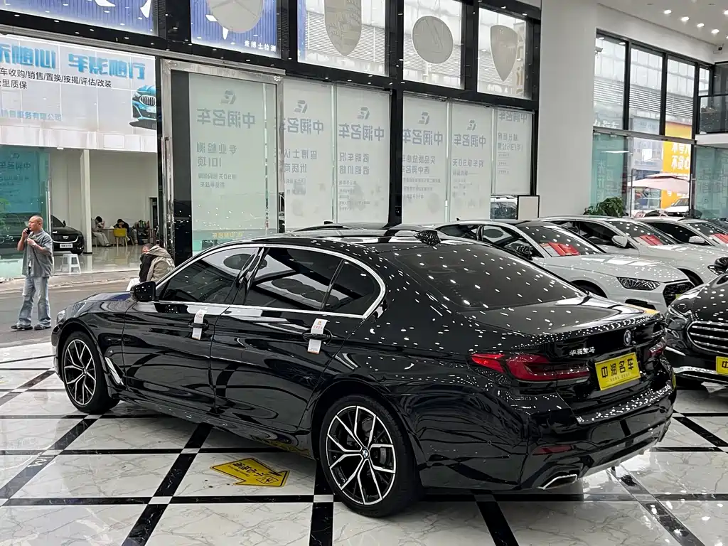 BMW 5 Series — миниатюра 13