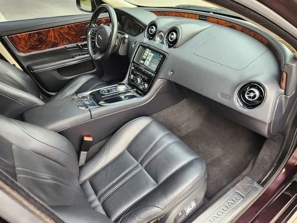 Jaguar XJ — миниатюра 10