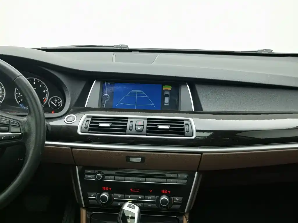 BMW 5 Series GT — миниатюра 12