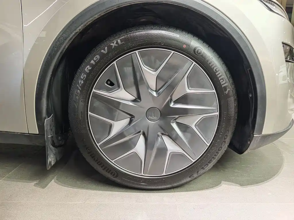 Tesla Model Y L — миниатюра 16