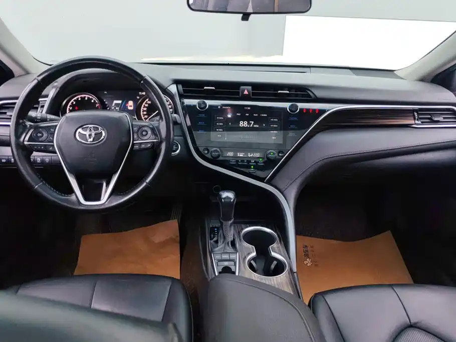 Toyota Camry — миниатюра 12