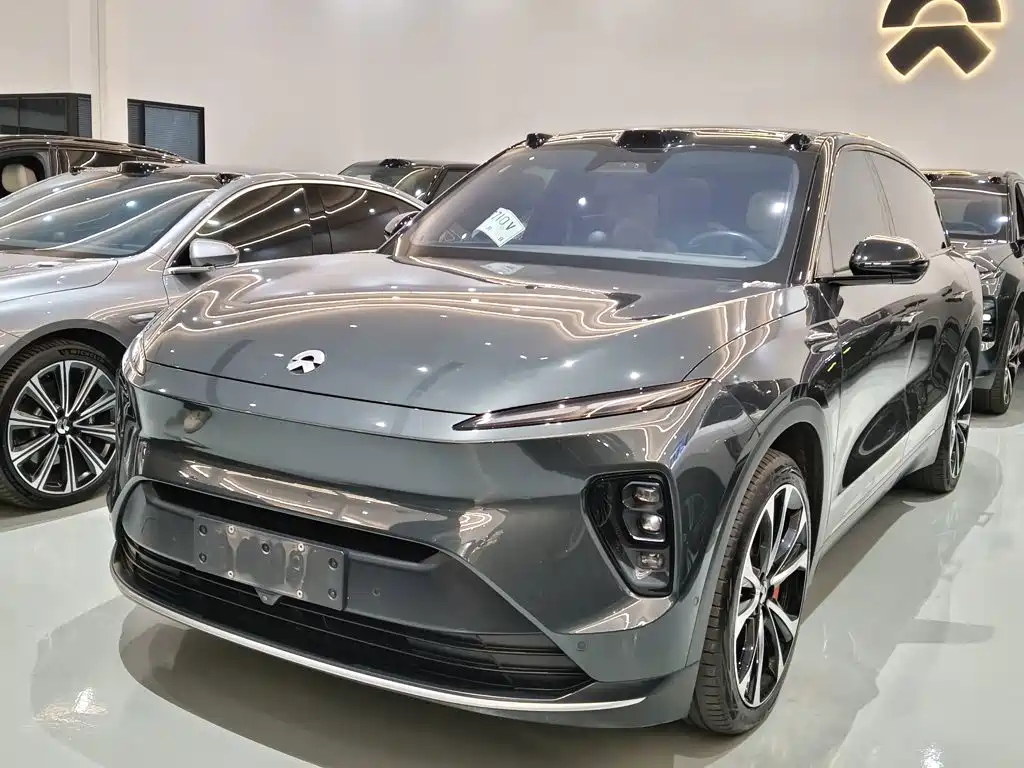 NIO ES8
