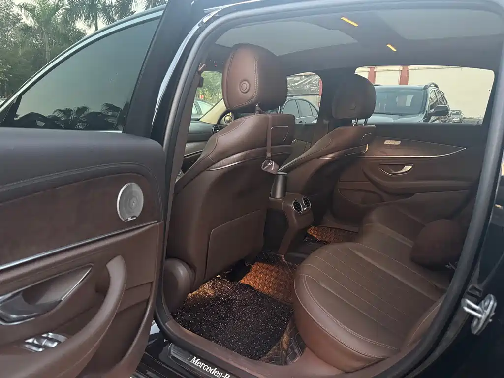 Mercedes-Benz E-Class — миниатюра 5