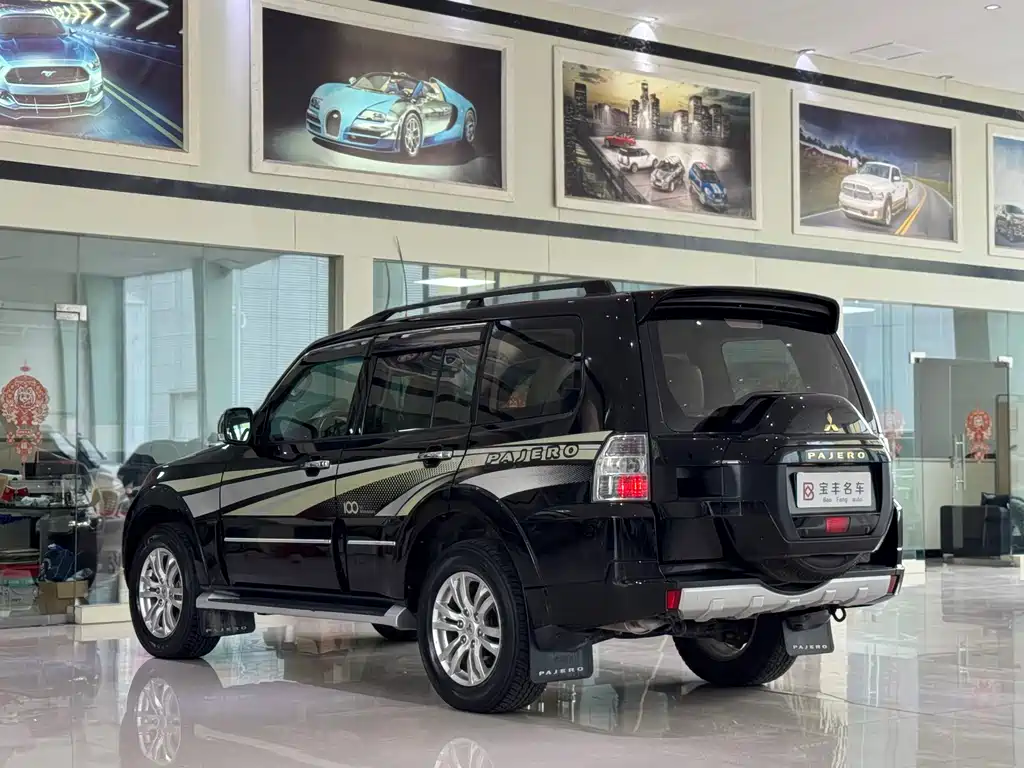 Mitsubishi Pajero (Import) — миниатюра 12