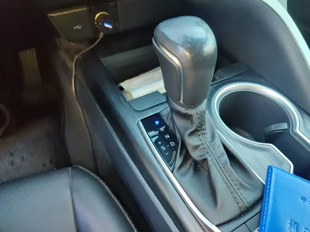 Toyota Camry — миниатюра 10