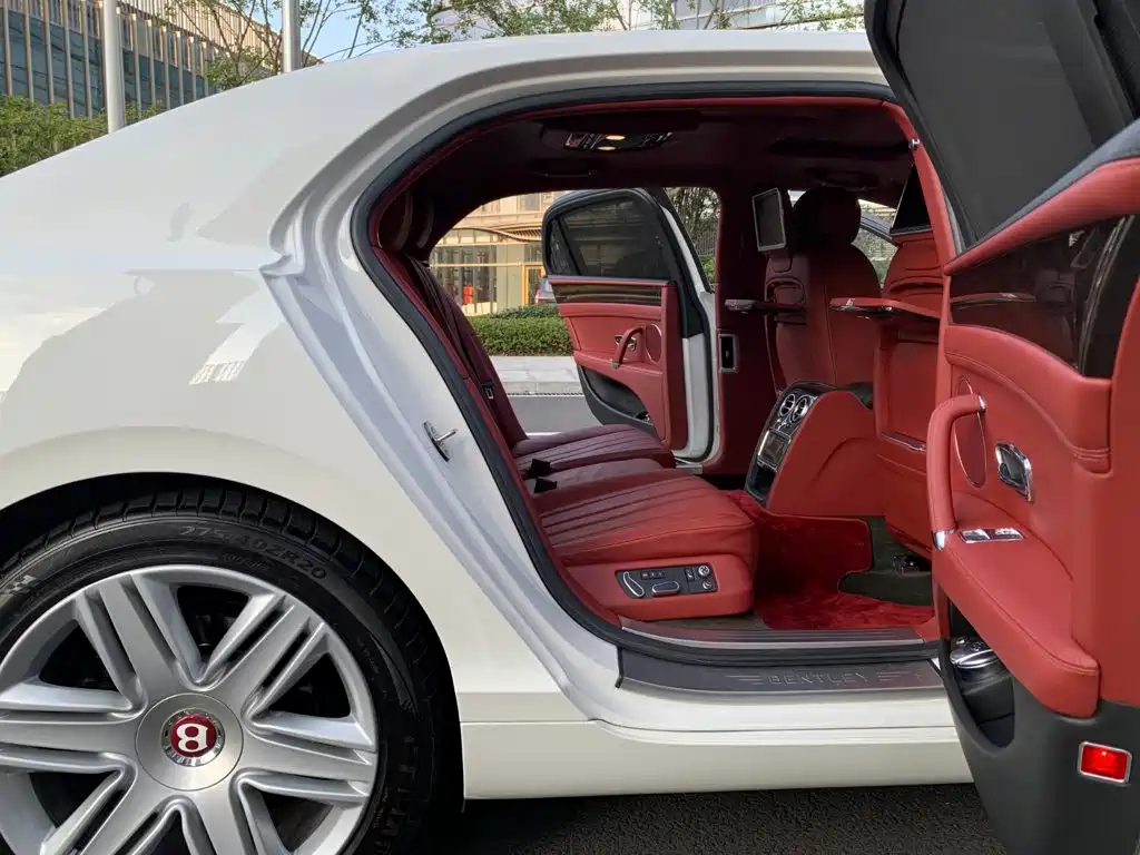 Bentley Flying Spur — миниатюра 16