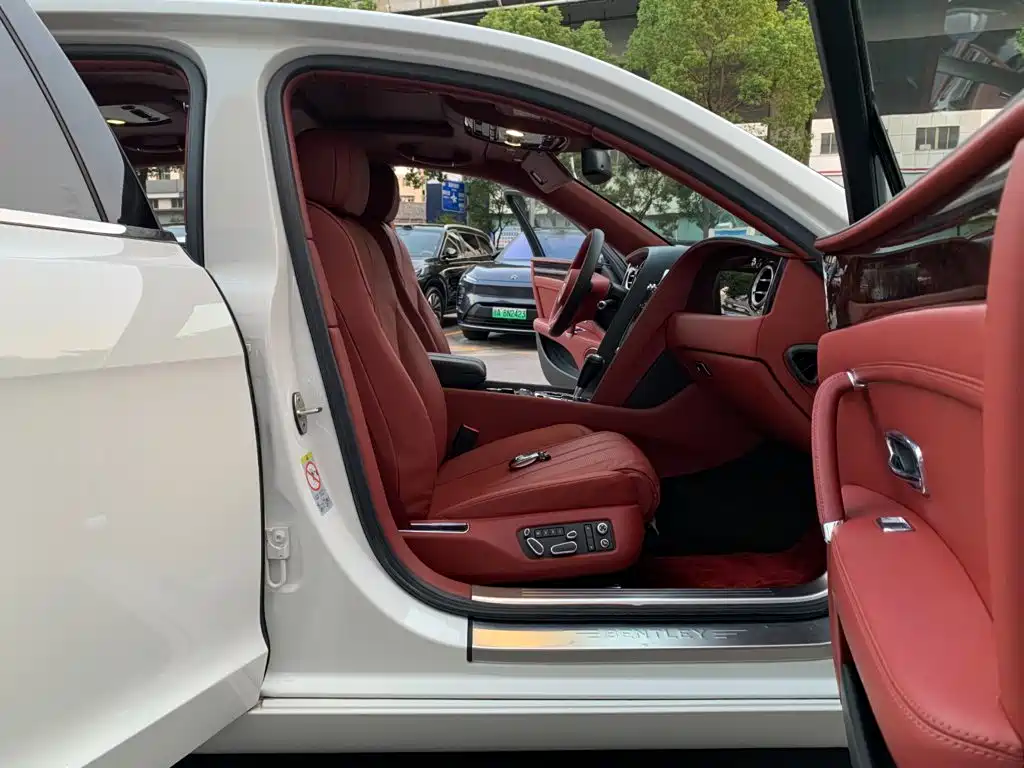 Bentley Flying Spur — миниатюра 17