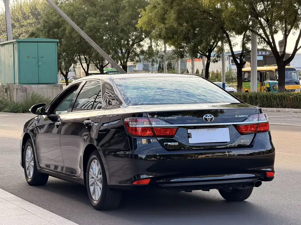 Toyota Camry — миниатюра 4