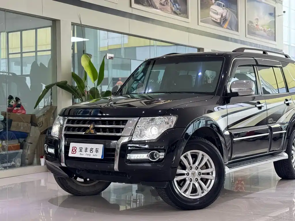 Mitsubishi Pajero (Import) — миниатюра 11