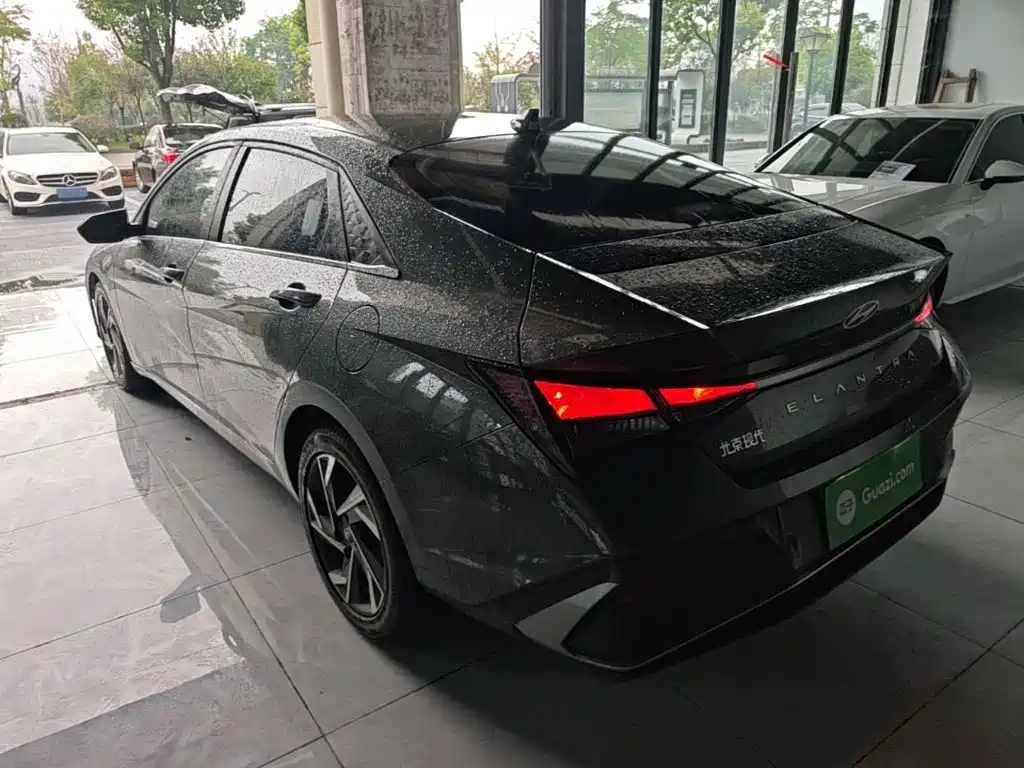 Hyundai Elantra — миниатюра 5