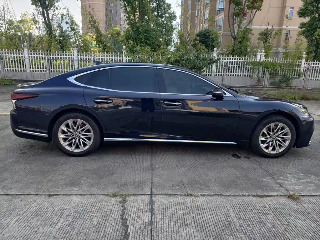 Lexus LS — миниатюра 7
