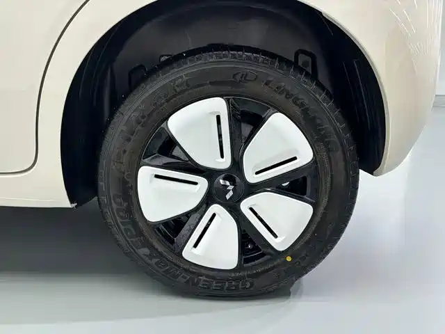Wuling MINIEV — миниатюра 10