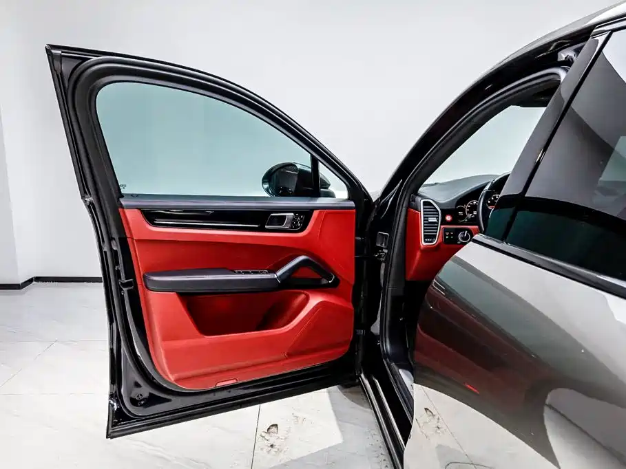 Porsche Cayenne — миниатюра 8