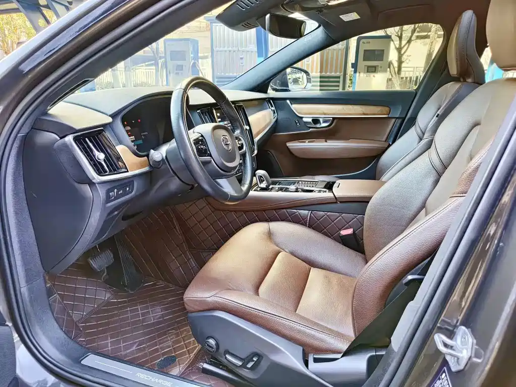 Volvo S90 2021 T8 E Luxury