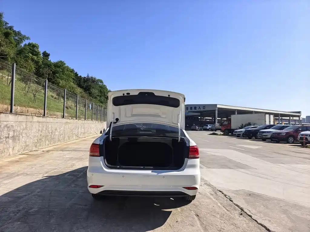 Volkswagen Lavida — миниатюра 8