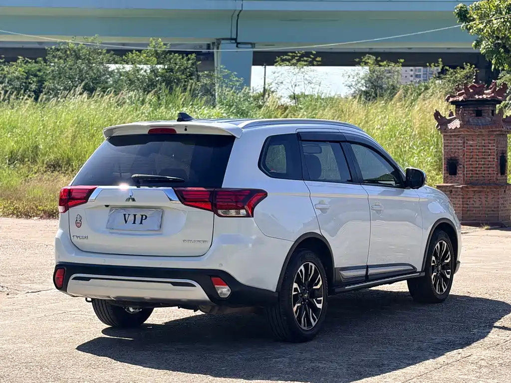 Mitsubishi Outlander — миниатюра 15
