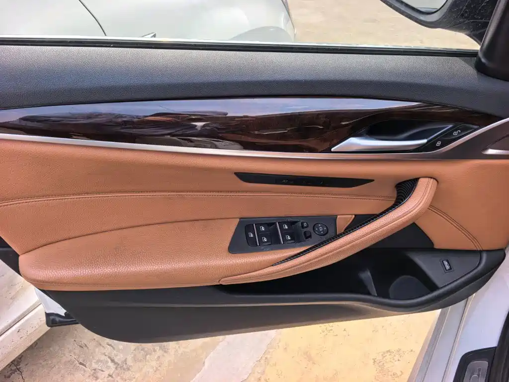 BMW 5 Series — миниатюра 5