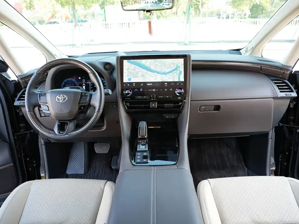 Toyota Alphard — миниатюра 8