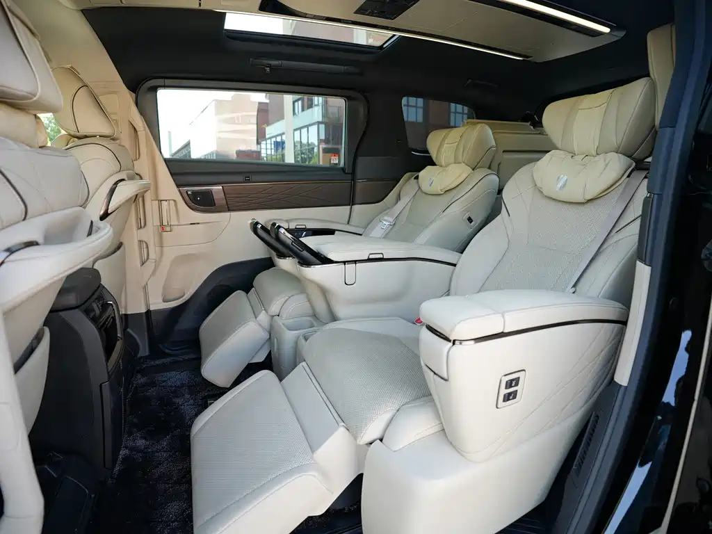 Toyota Alphard — миниатюра 12