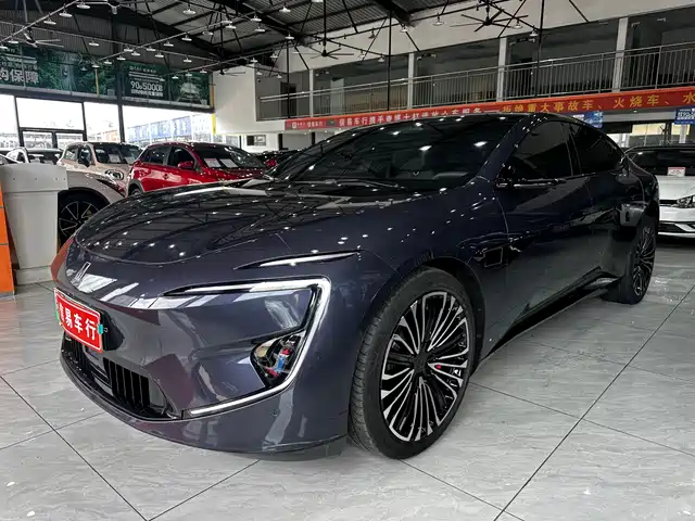 2024 Avatr 12