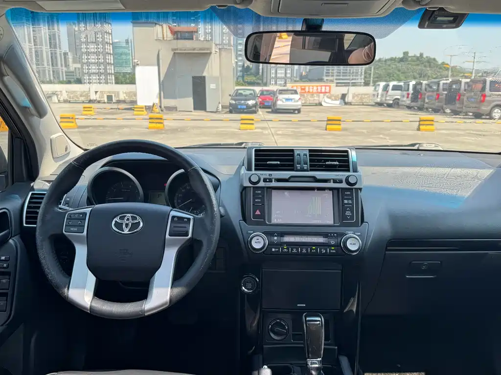 Toyota Land Cruiser Prado 2016 2.7L AT Luxury