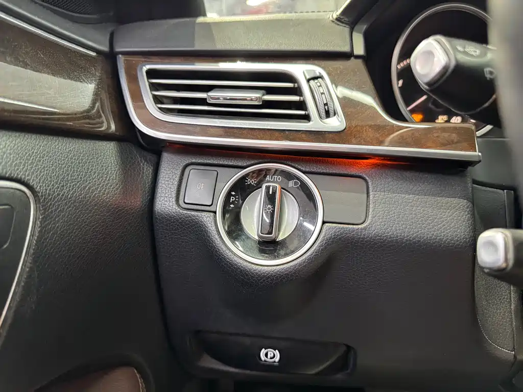 Mercedes-Benz E-Class — миниатюра 14