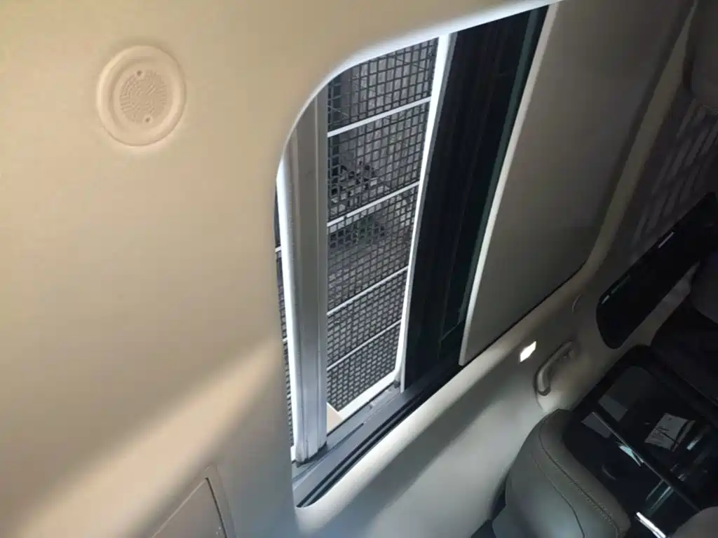 Land Rover Defender — миниатюра 18