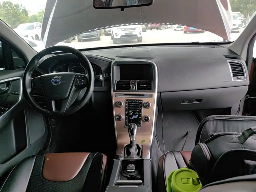 Volvo XC60 — миниатюра 10