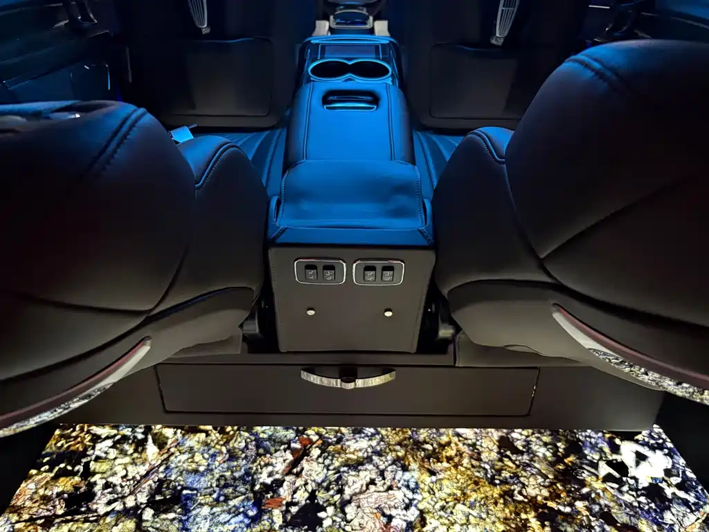 Mercedes-Benz V-Class — миниатюра 25