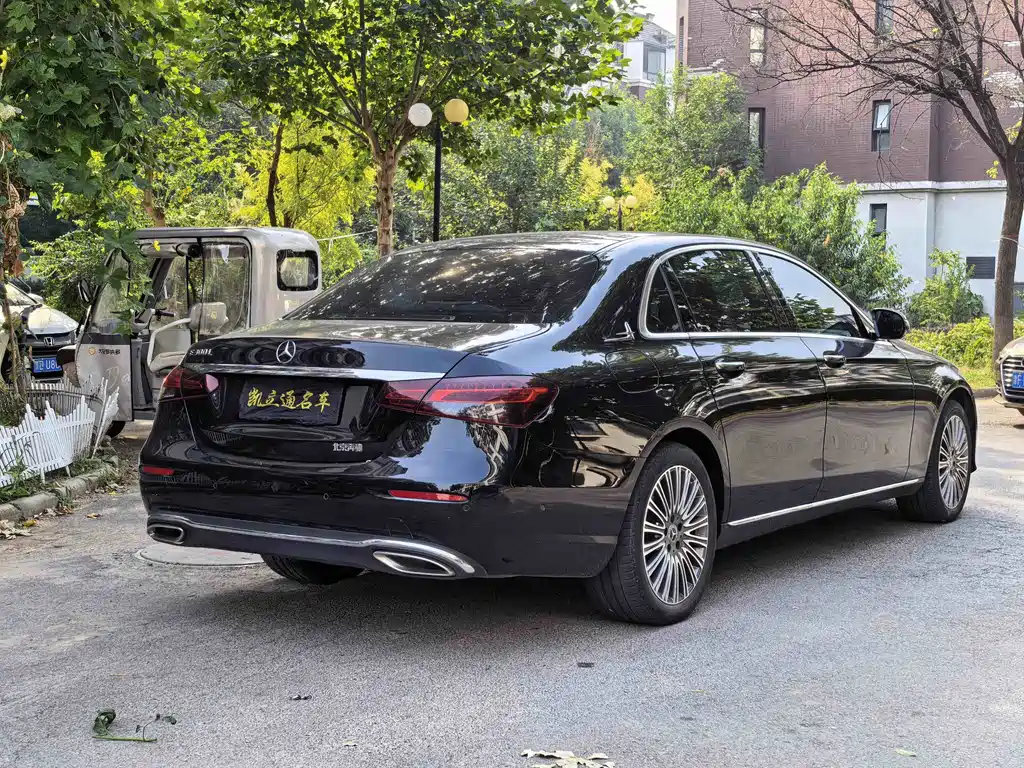 Mercedes-Benz E-Class — миниатюра 7