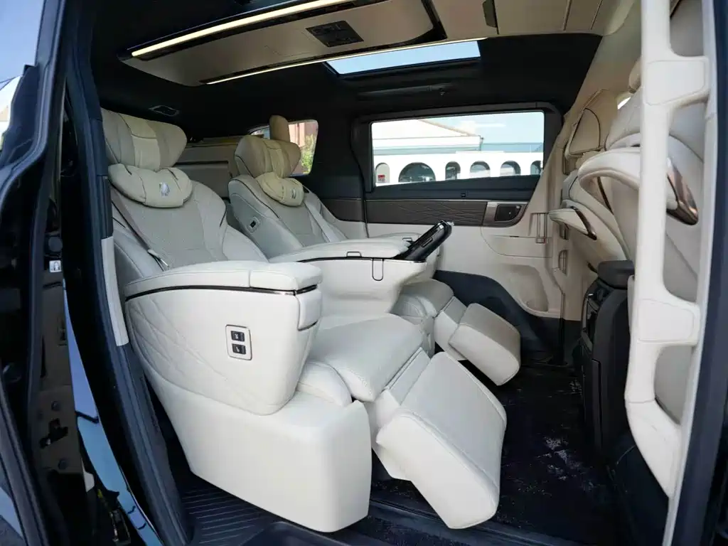 Toyota Alphard — миниатюра 13