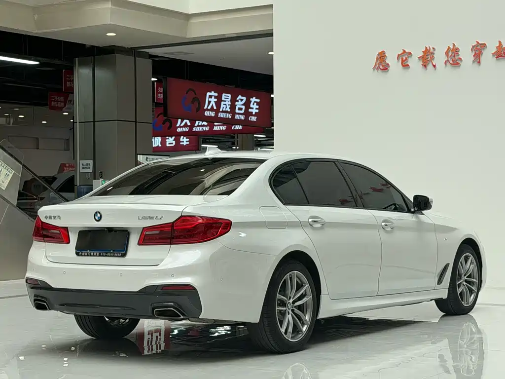 BMW 5 Series — миниатюра 13