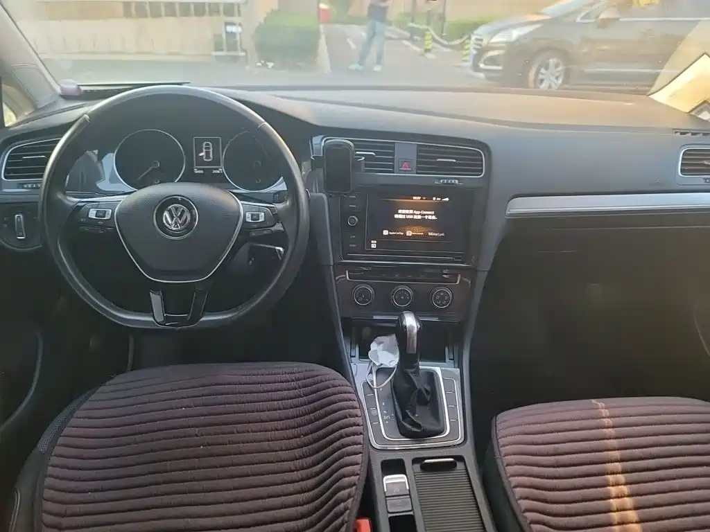 Volkswagen Golf — миниатюра 10