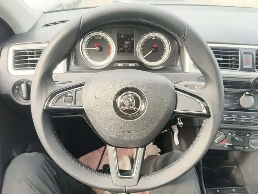 Skoda Rapid — миниатюра 11
