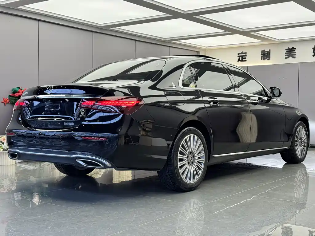 Mercedes-Benz E-Class — миниатюра 12